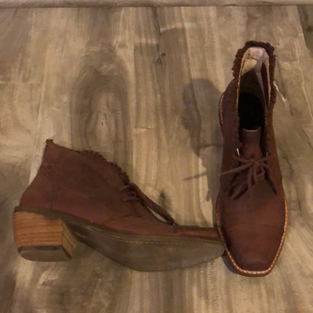 Latigo, Size 7M, Lace Up Booties, REAL LEATHER